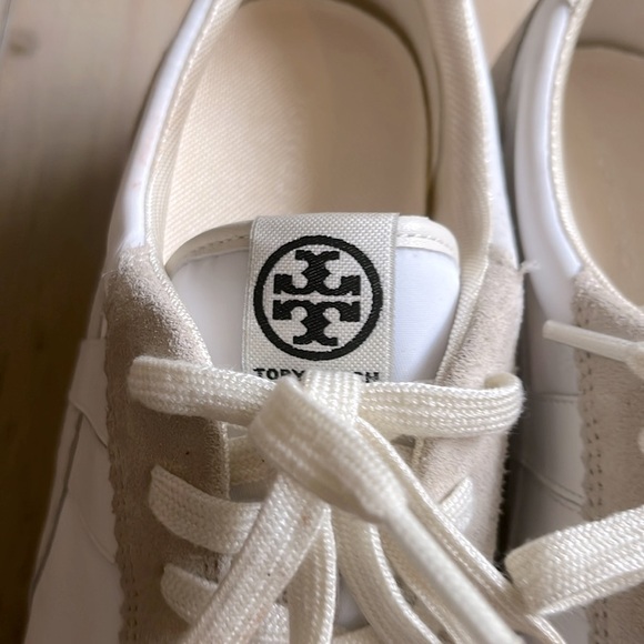 New. Tory Burch HANK SNEAKER in Snow White / Beige Size 10 - Picture 2 of 12